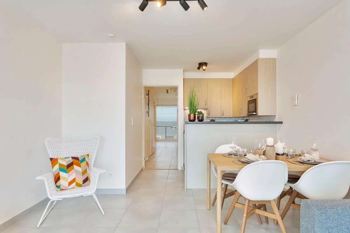 Huswell - Cosy With Amazing View Apartment